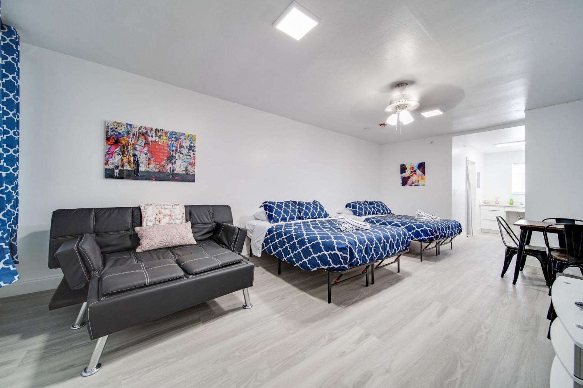 Deco Beachside Apt, W/2 Queen Beds, Washer/dryer * Miami Beach