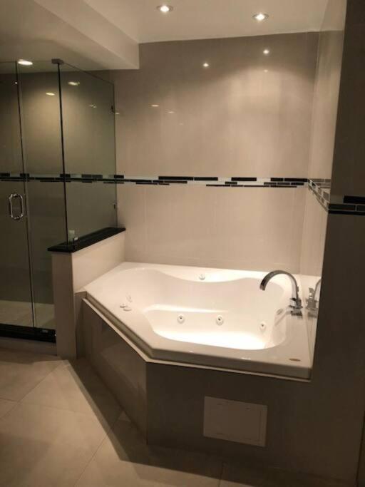 Ocean Front 2 Bedroom And 2 Bathroom At The Alexander