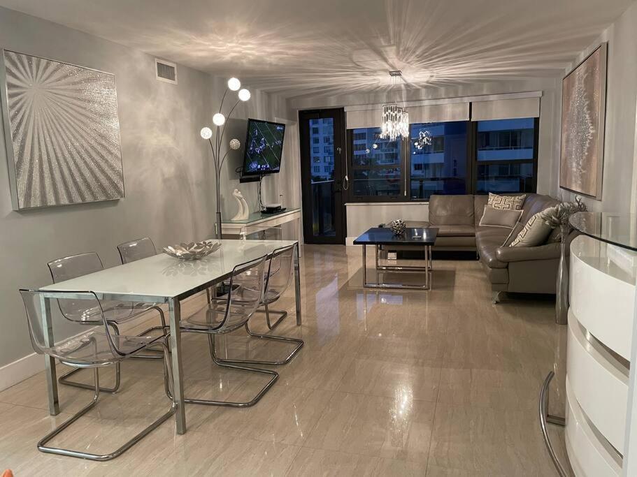Apartment Ocean Front 2 Bedroom And 2 Bathroom At The Alexander *