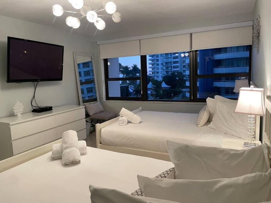 Ocean Front 2 Bedroom And 2 Bathroom At The Alexander *