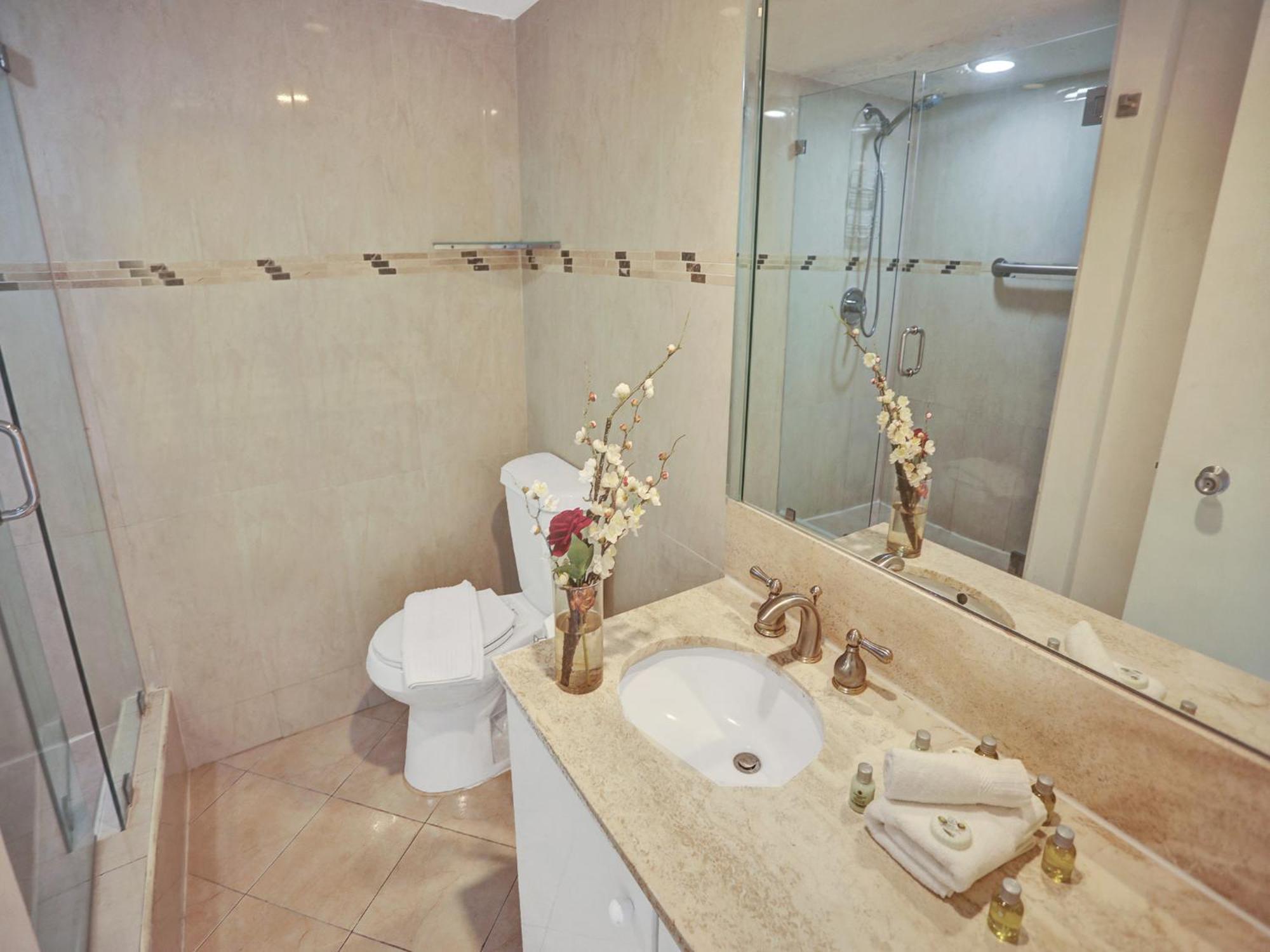 Modern Ocean View Service Unit 1206 Apartment *