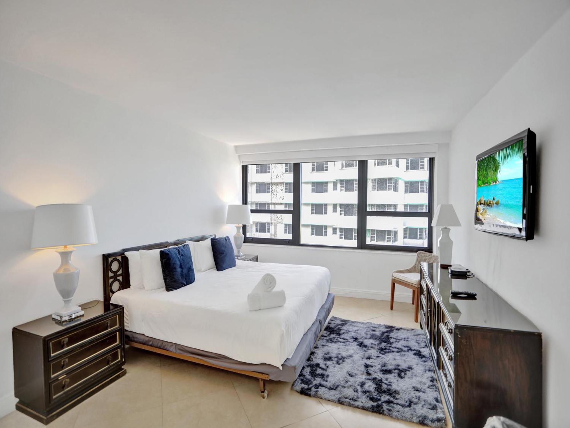Modern Ocean View Service Unit 1206 * Miami Beach
