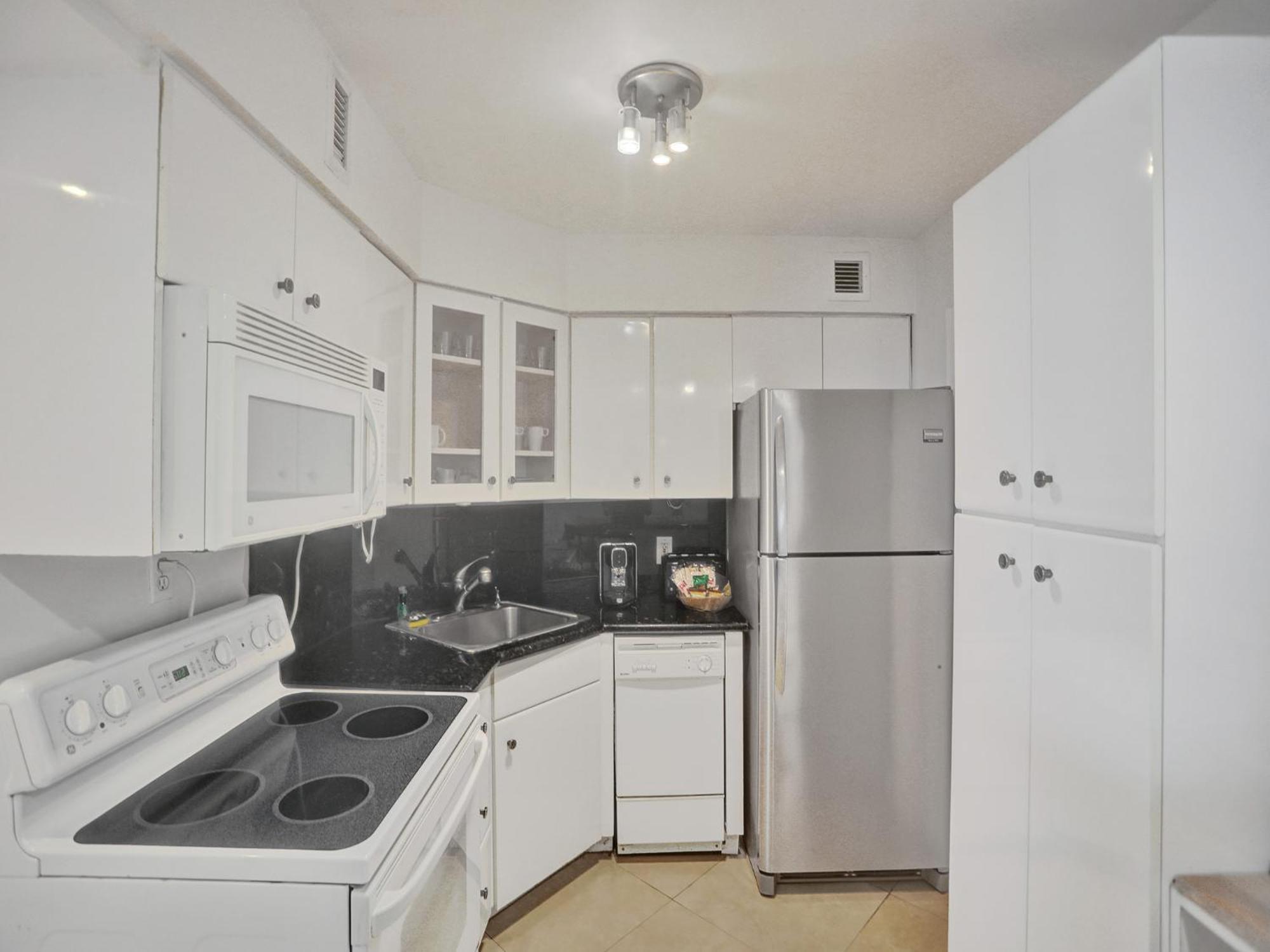 Modern Ocean View Service Unit 1206