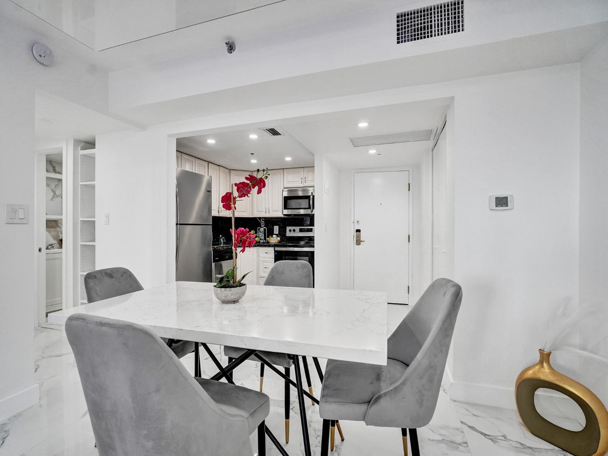 High Floor Miami Pool Service 1219 Apartment *