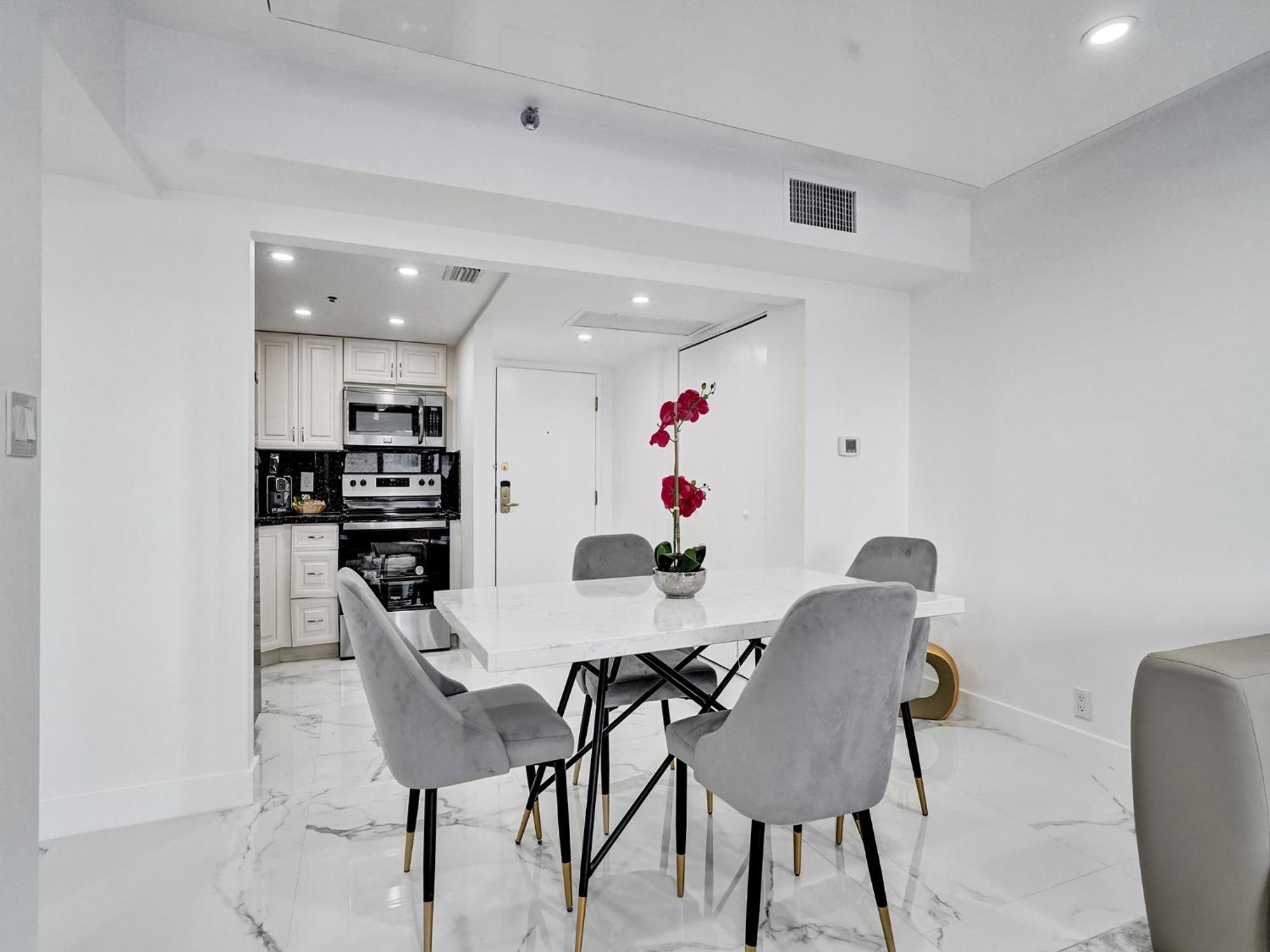 High Floor Miami Pool Service 1219 *