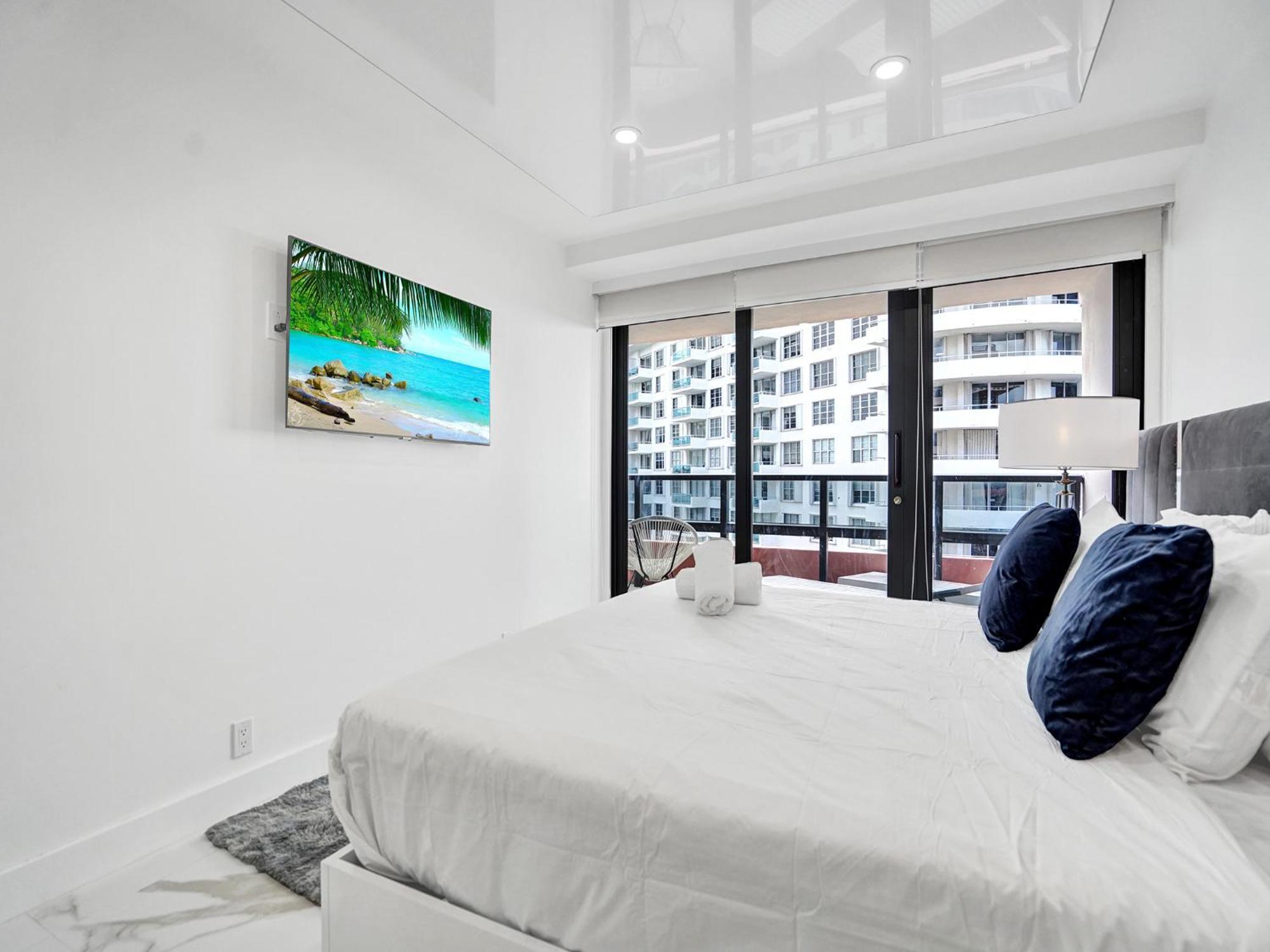 High Floor Miami Pool Service 1219 Apartment