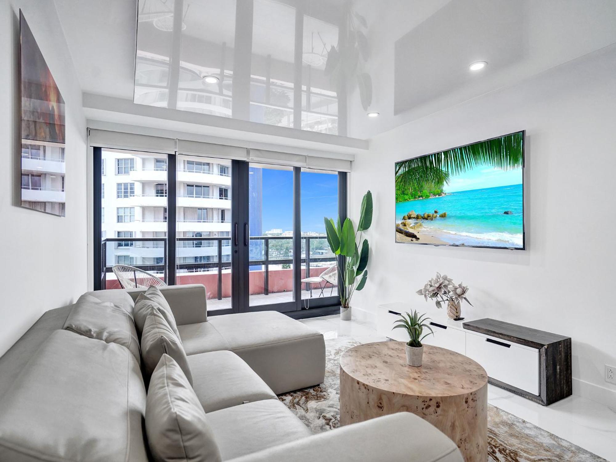 High Floor Miami Pool Service 1219 Apartment *