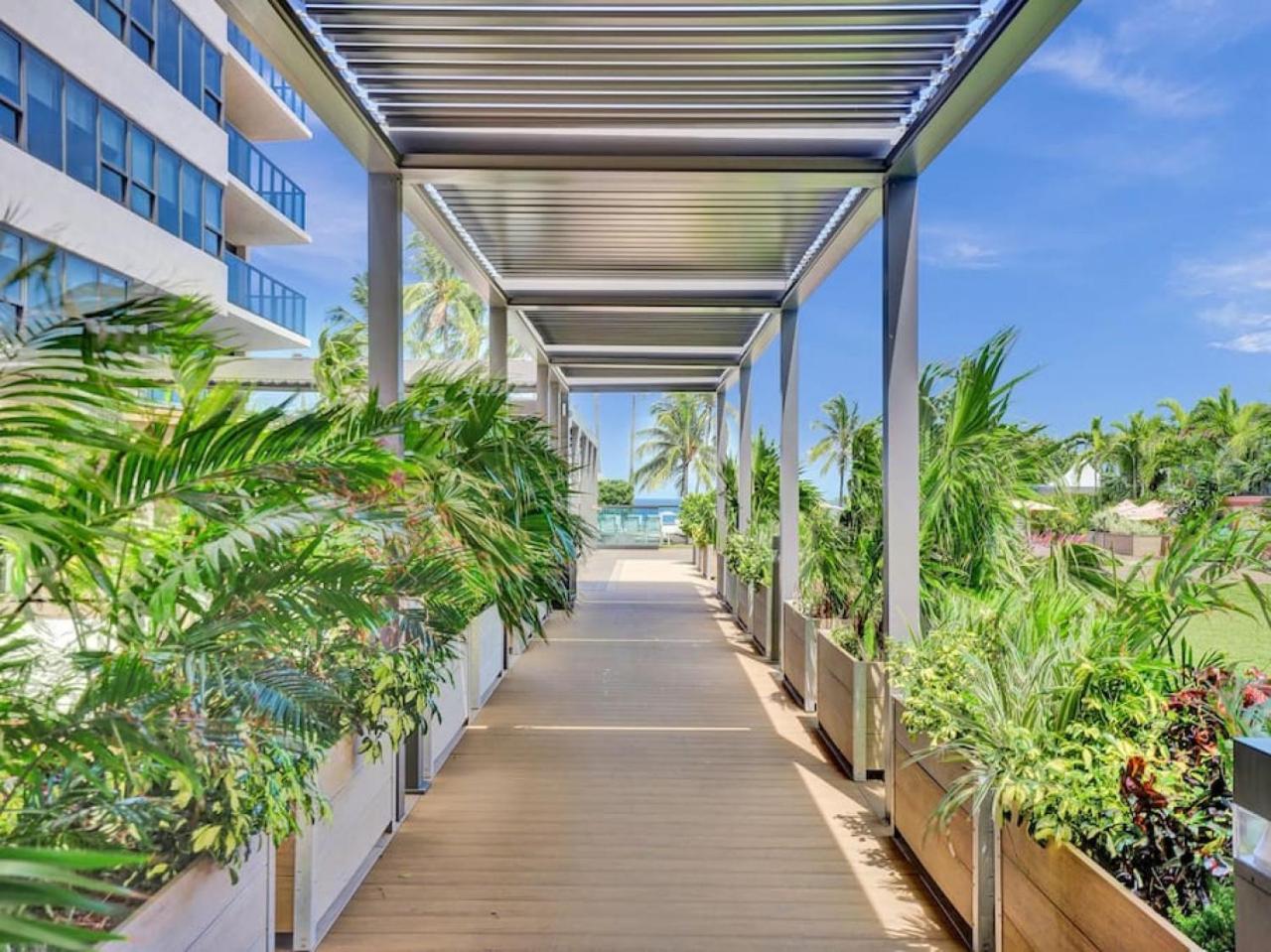 High Floor Miami Pool Service 1219 Apartment
