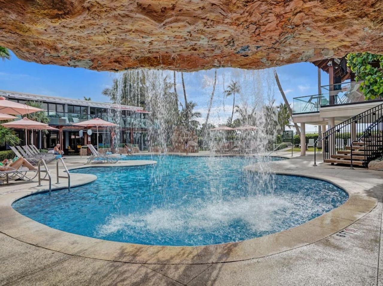 High Floor Miami Pool Service 1219 *