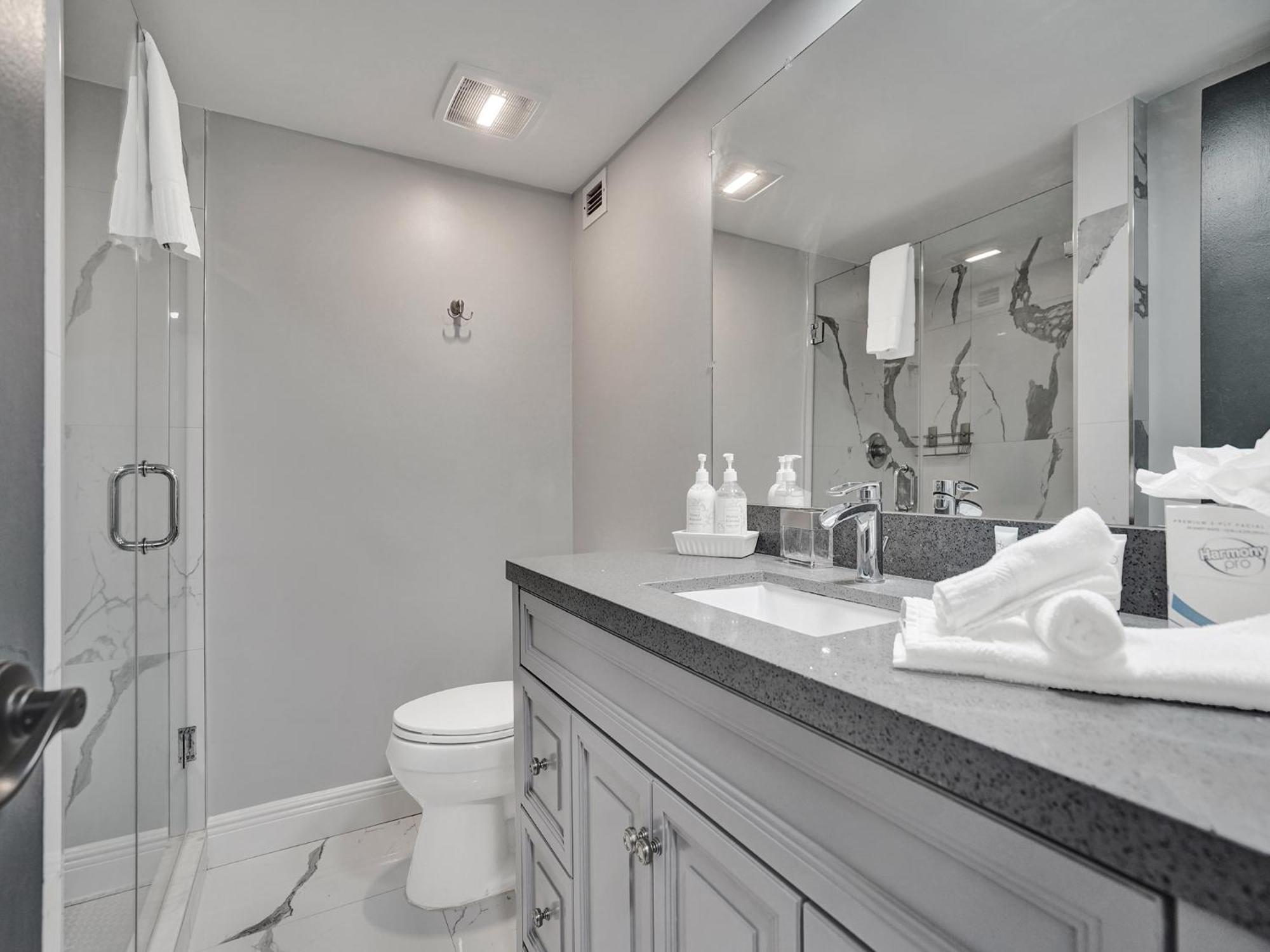 Cozy Beachfront 2 Bdr Miami 406 Apartment Miami Beach