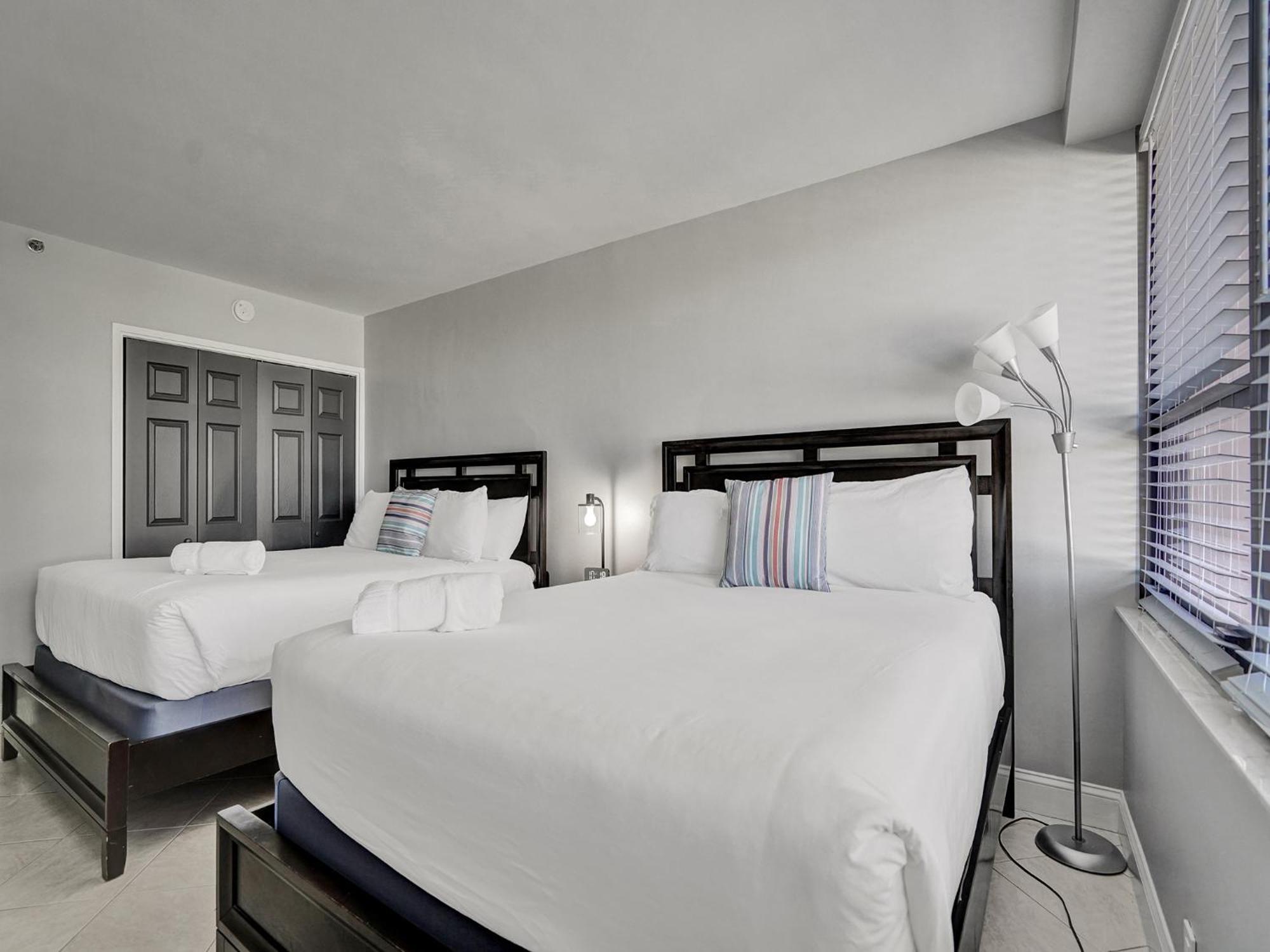 Cozy Beachfront 2 Bdr Miami 406 *