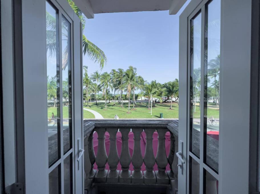 Apartment Ocean Drive W Balcony Walk To The