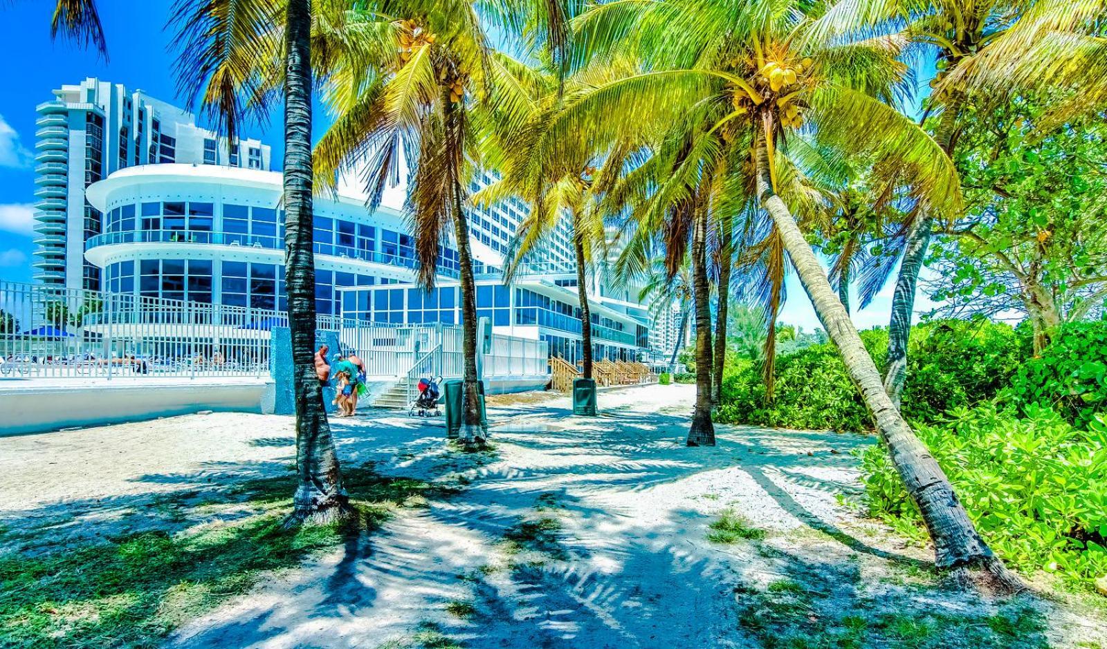 Castle 401 Oceanfront With Pool, Tennis, Access And Free Parking * Miami Beach