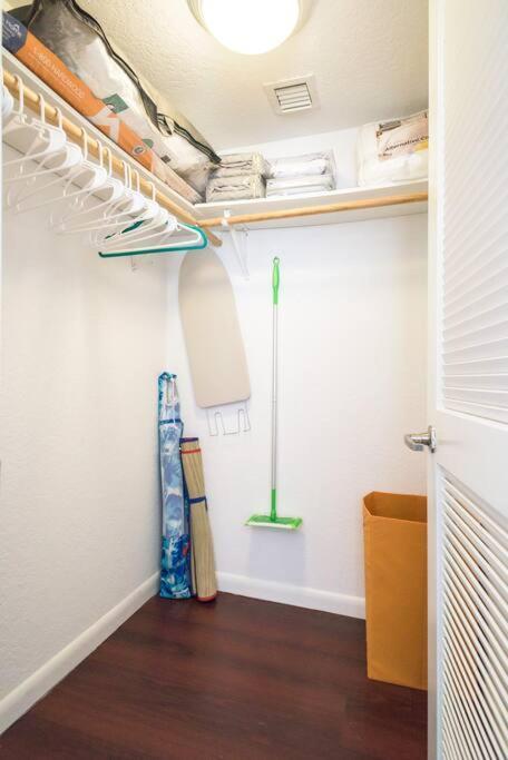 Apartment 1bedroom Collins 2 Blocks To Ocean With Free Street Parking Miami Beach
