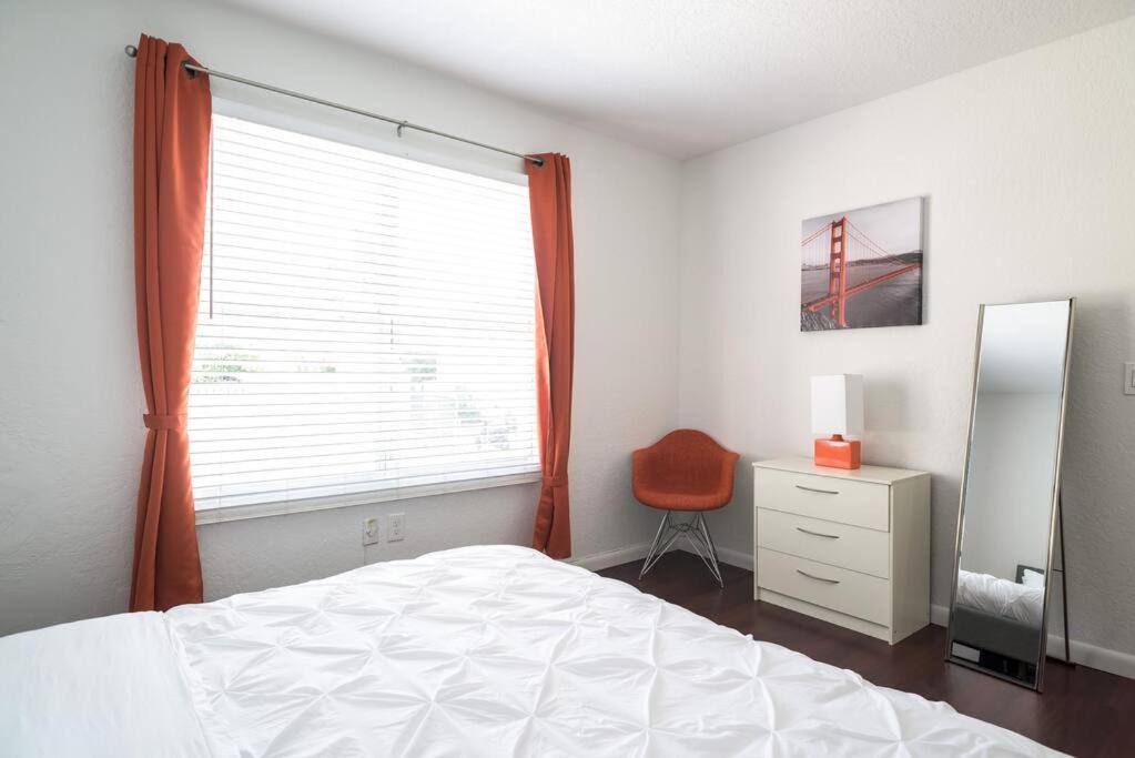 Apartment 1bedroom Collins 2 Blocks To Ocean With Free Street Parking