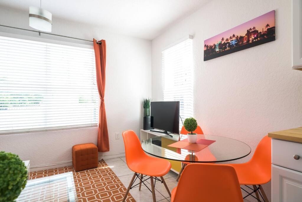 1bedroom Collins 2 Blocks To Ocean With Free Street Parking