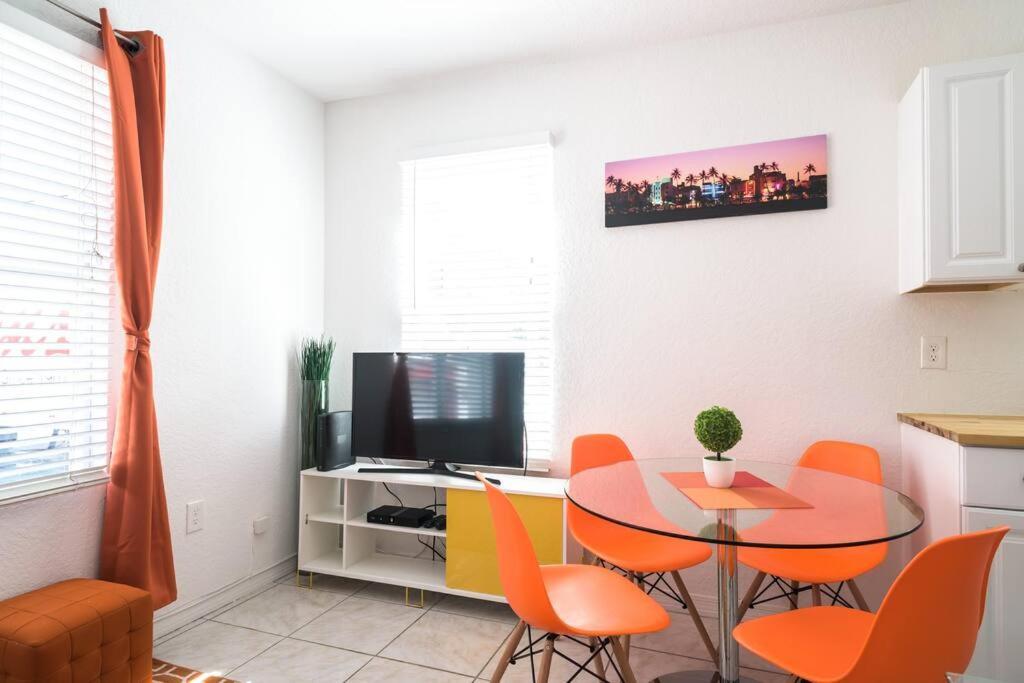 1bedroom Collins 2 Blocks To Ocean With Free Street Parking Apartment Miami Beach
