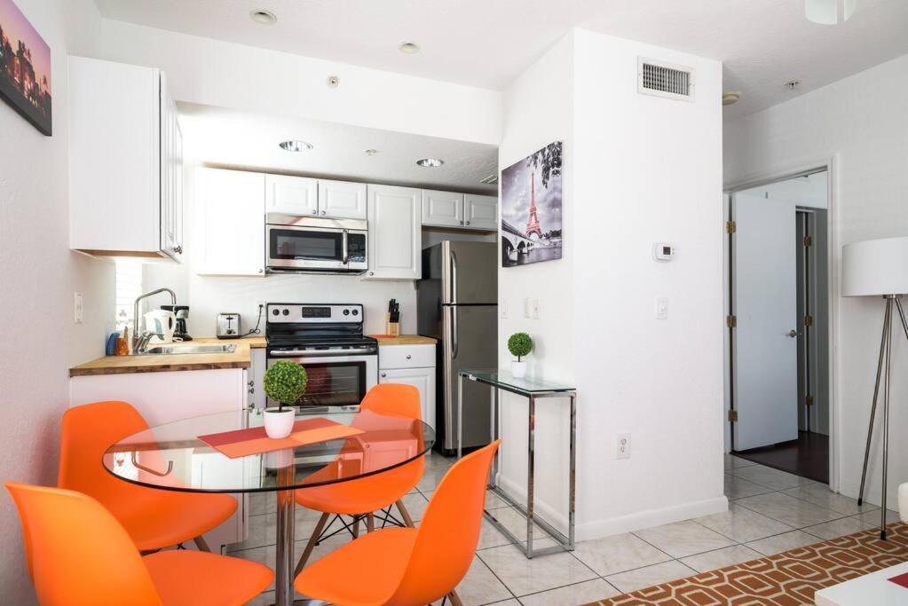 Apartment 1bedroom Collins 2 Blocks To Ocean With Free Street Parking