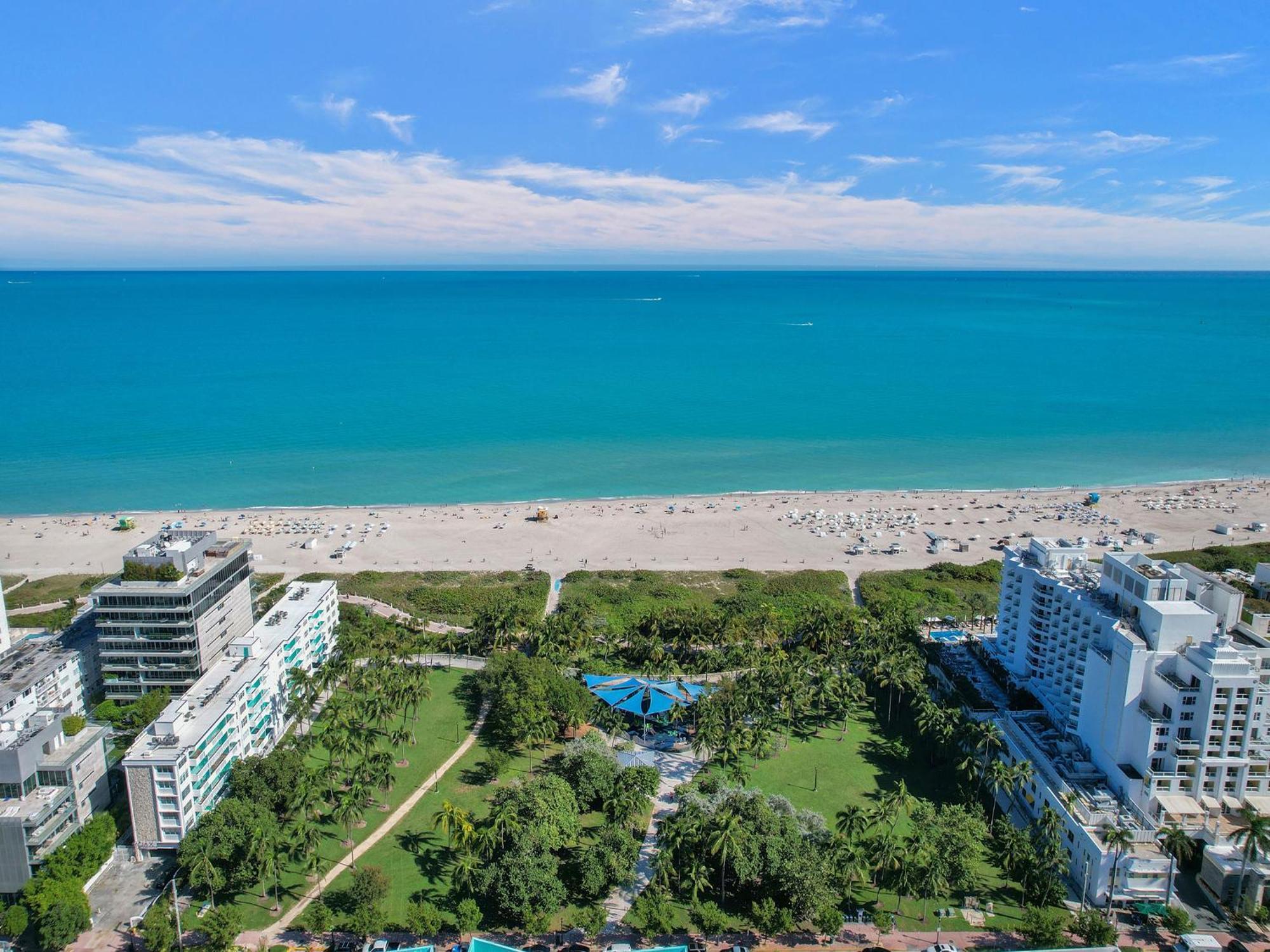 South Haven- Steps To The Beach- 1 King Bedroom 2 Beds 1 Bathroom Aparthotel