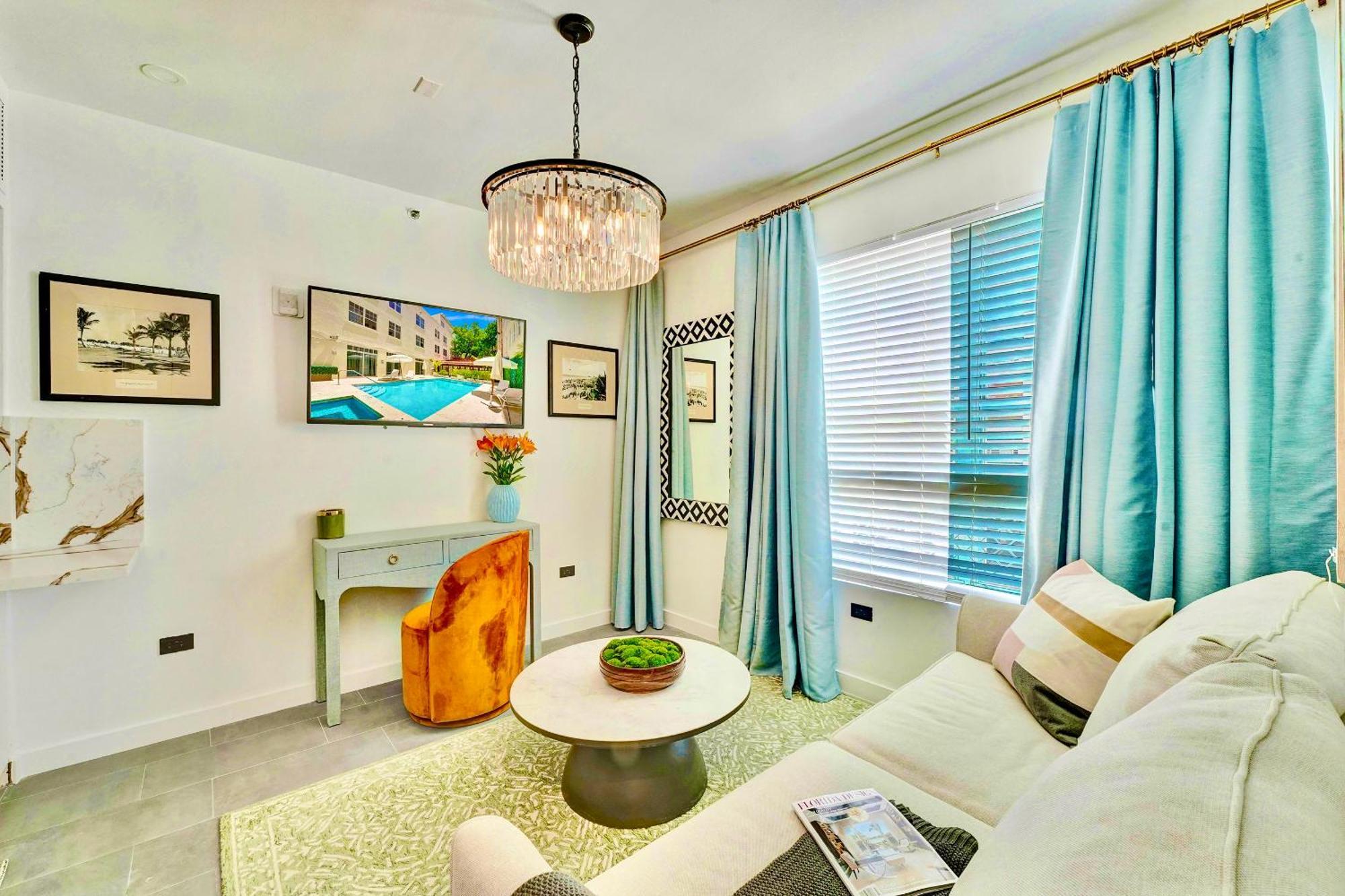 South Haven- Steps To The Beach- 1 King Bedroom 2 Beds 1 Bathroom Miami Beach