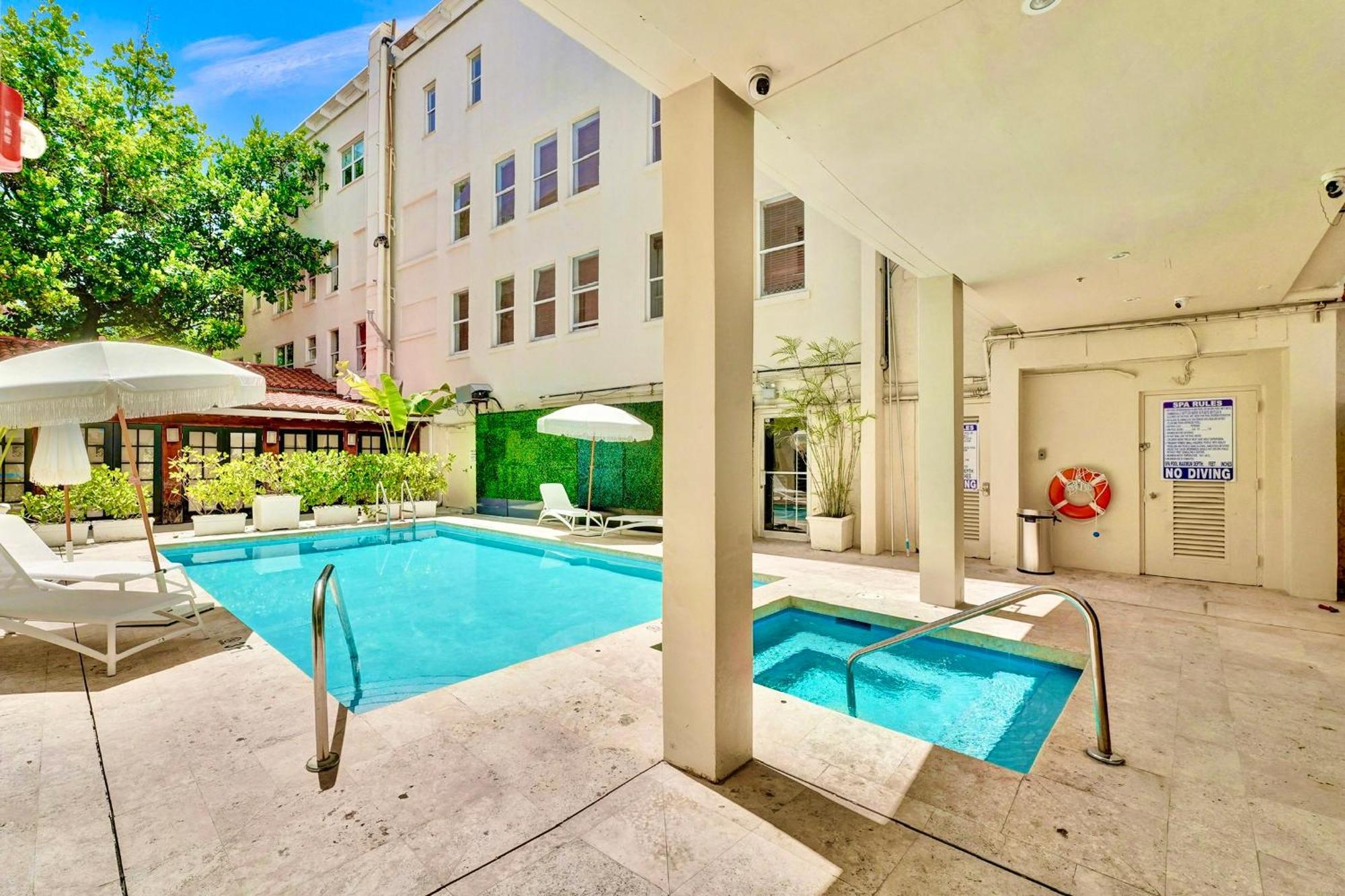 South Haven- Steps To The Beach- 1 King Bedroom 2 Beds 1 Bathroom Miami Beach