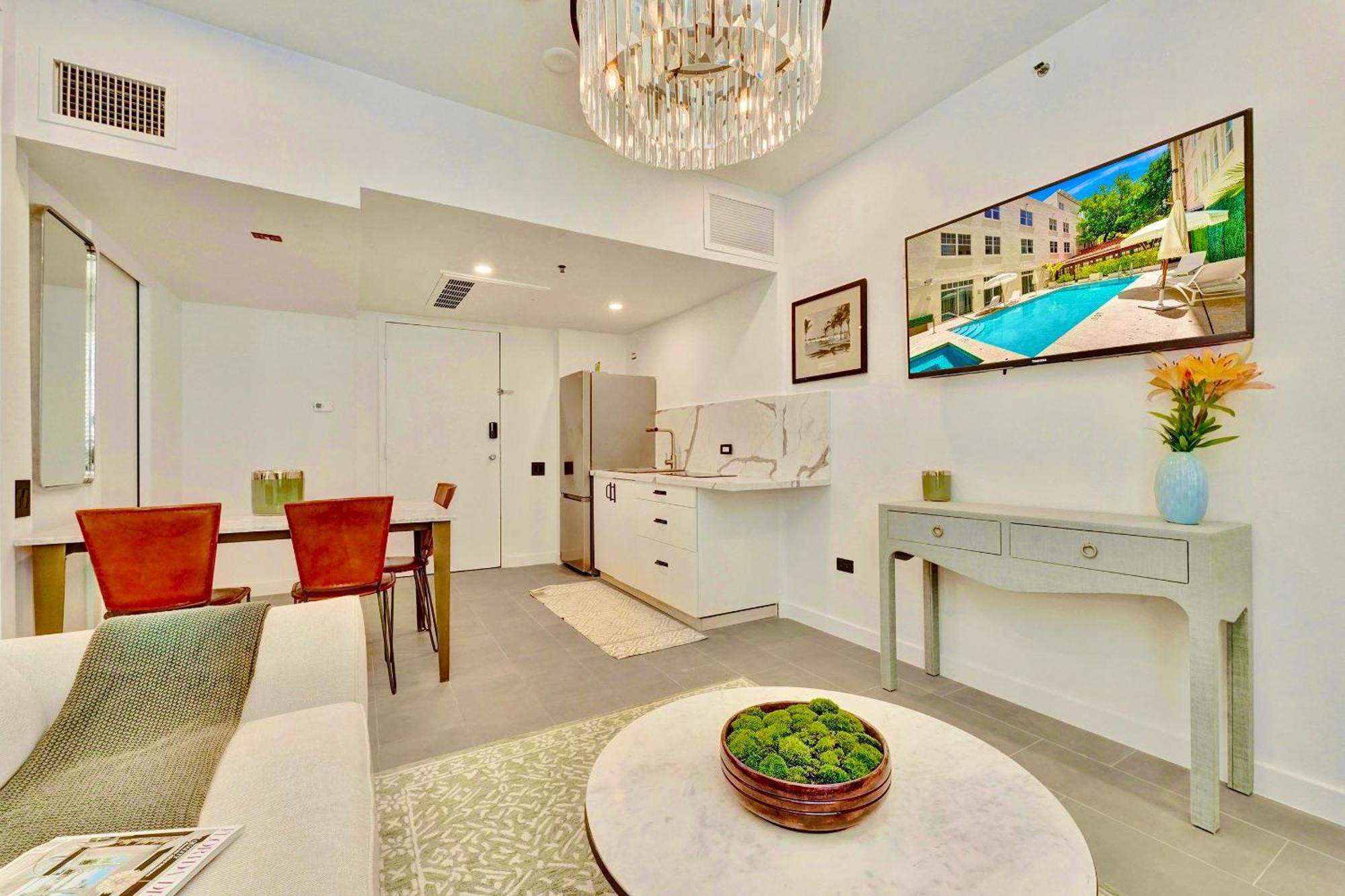 Aparthotel South Haven- Steps To The Beach- 1 King Bedroom 2 Beds 1 Bathroom