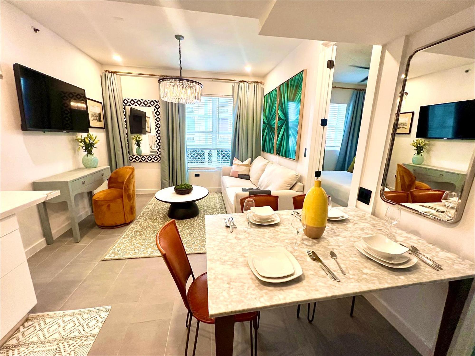 South Haven- Steps To The Beach- 1 King Bedroom 2 Beds 1 Bathroom Miami Beach