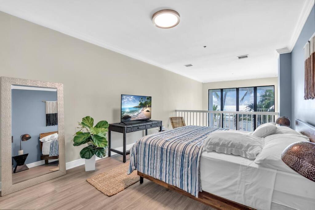Ventur Loft 2-story Beachfront With Ocean Views Apartment