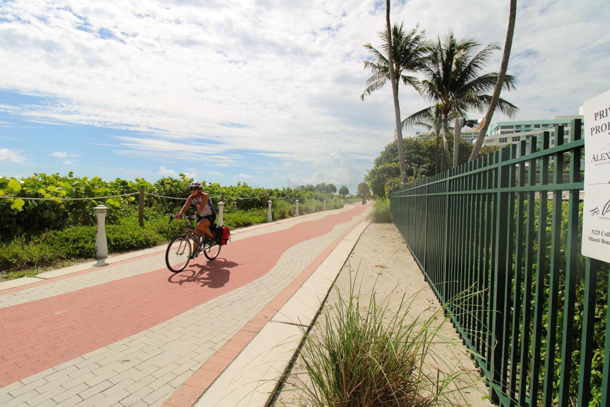 Alexander 1211 Beachfront With Direct Access, 2 Pools, Sauna, Gym * Miami Beach