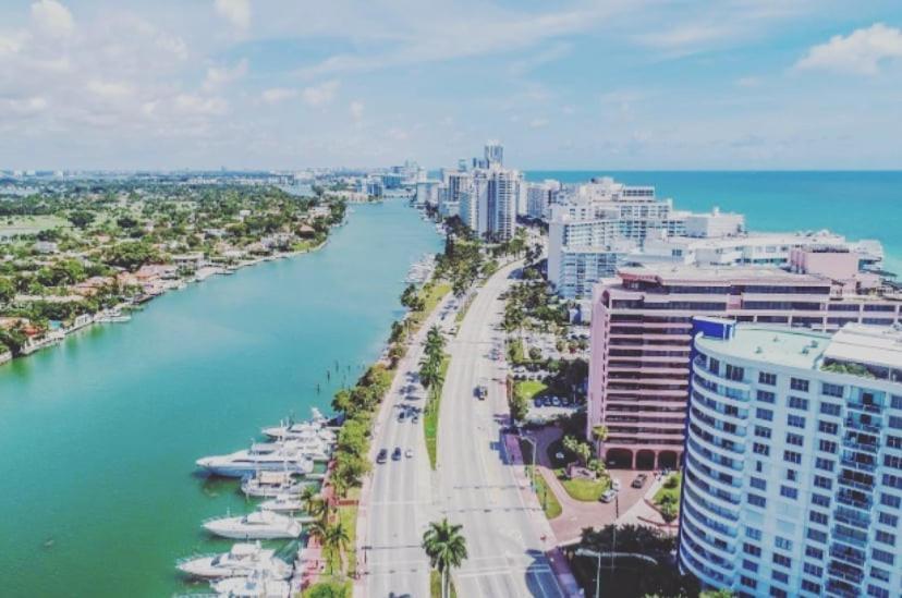 Alexander 1211 Beachfront With Direct Access, 2 Pools, Sauna, Gym Holiday home Miami Beach