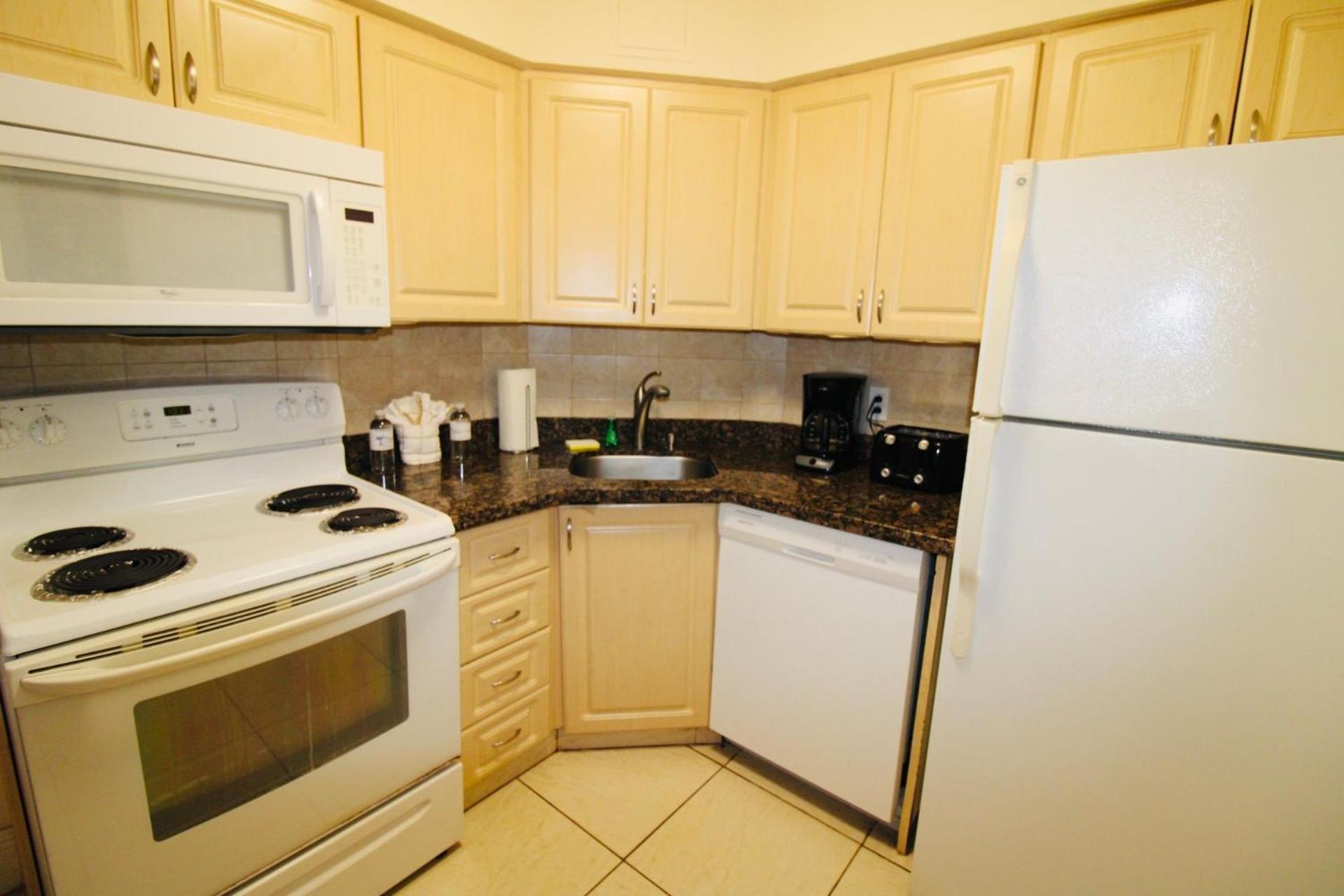 Alexander 1211 Beachfront With Direct Access, 2 Pools, Sauna, Gym