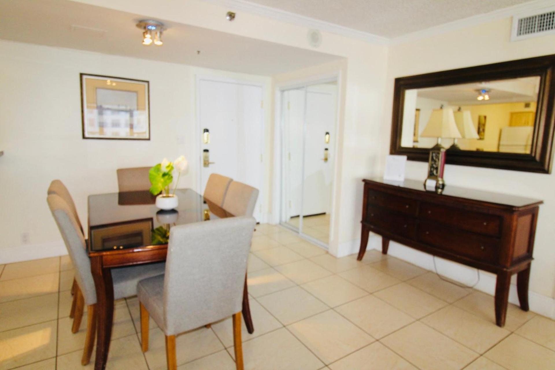Alexander 1211 Beachfront With Direct Access, 2 Pools, Sauna, Gym * Miami Beach