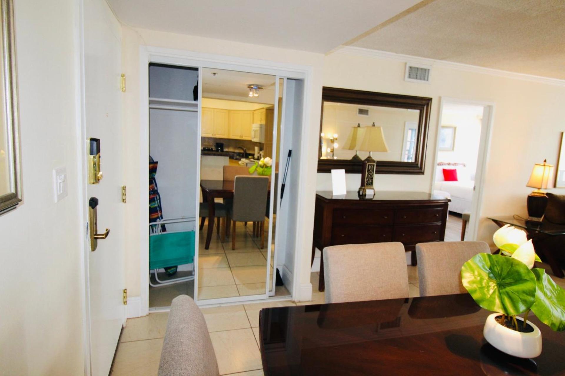 Alexander 1211 Beachfront With Direct Access, 2 Pools, Sauna, Gym Holiday home *