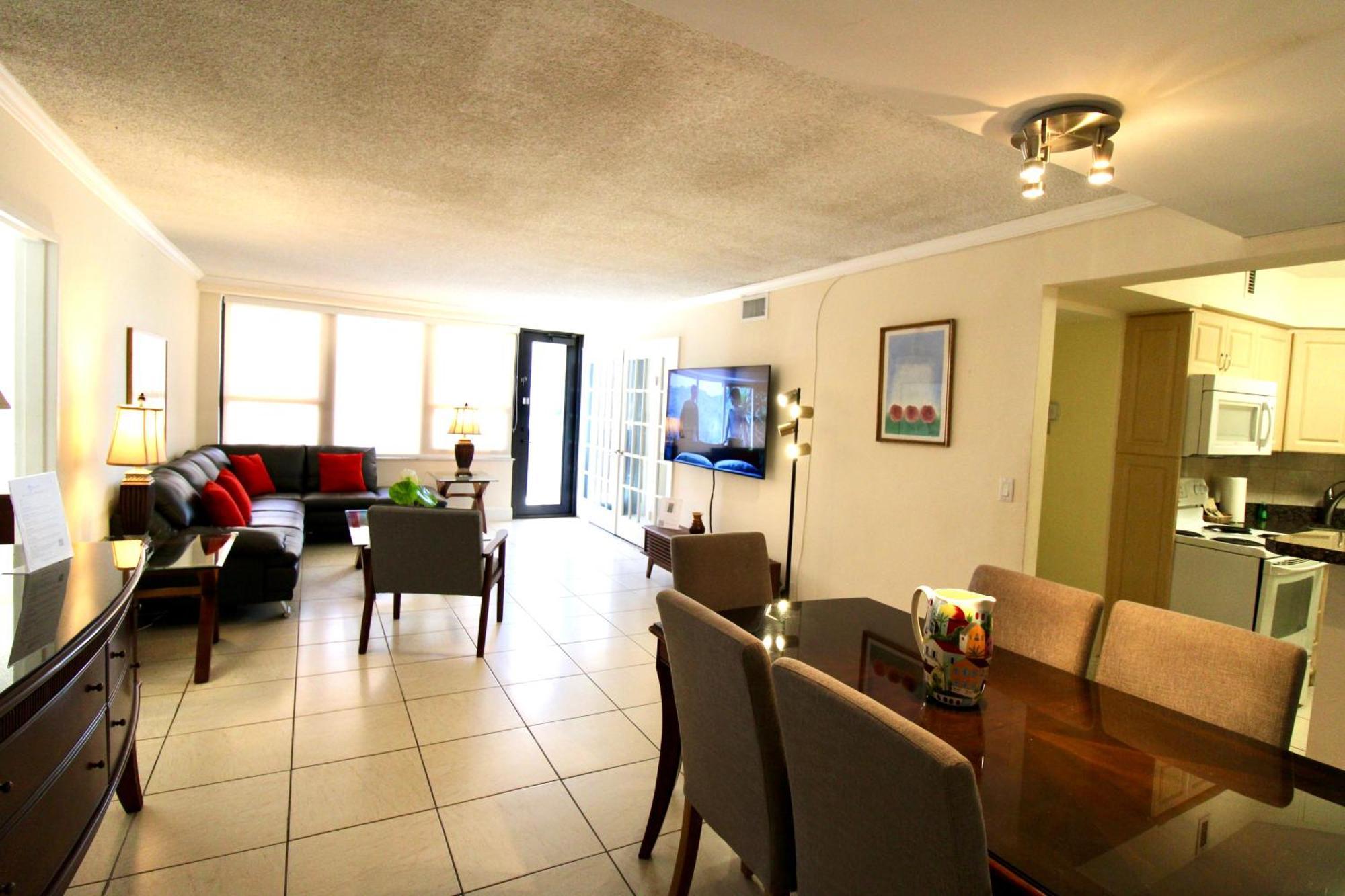 Alexander 1211 Beachfront With Direct Access, 2 Pools, Sauna, Gym *