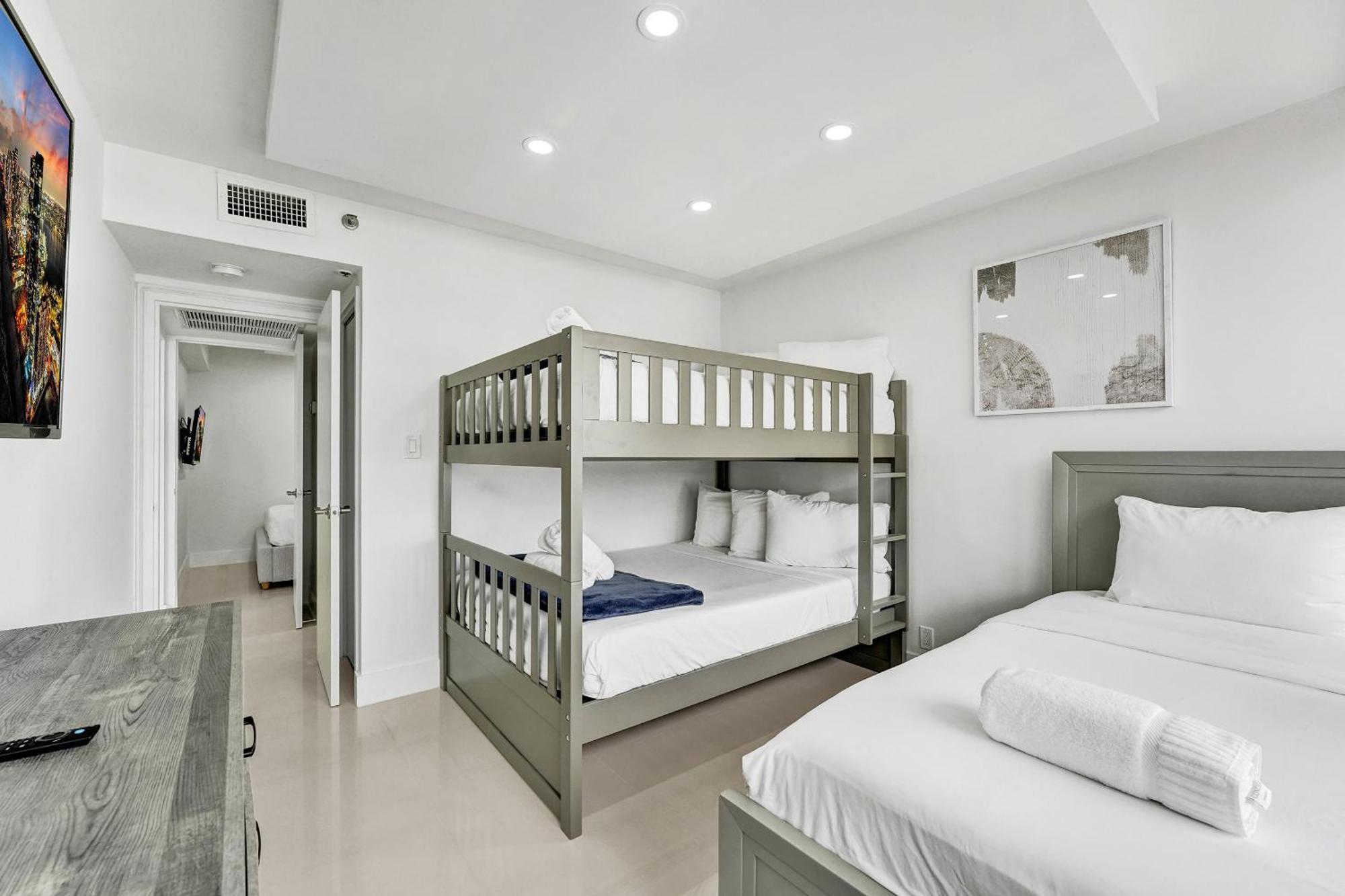 Stunning Ocean View Retreat 1205 Miami Beach