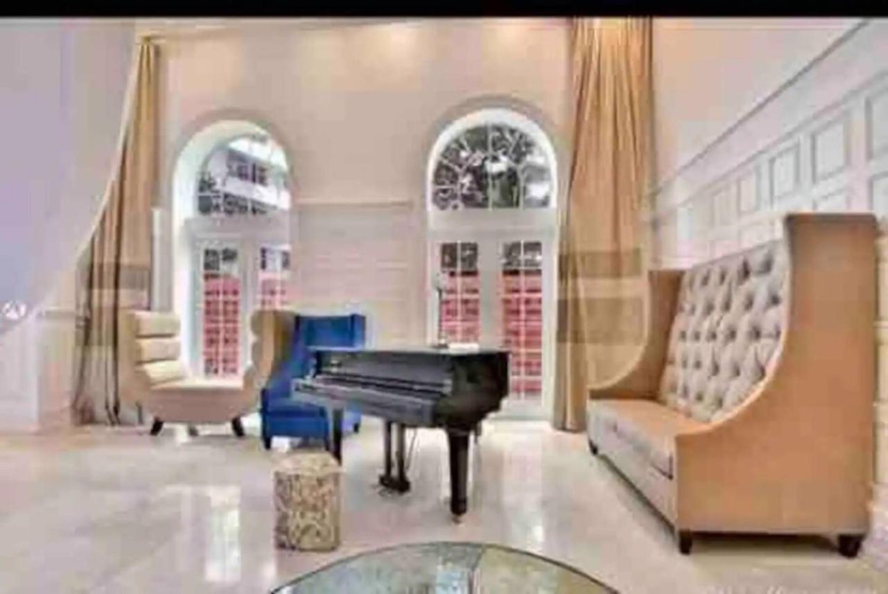 Apartment 44 Access And Private Pool *