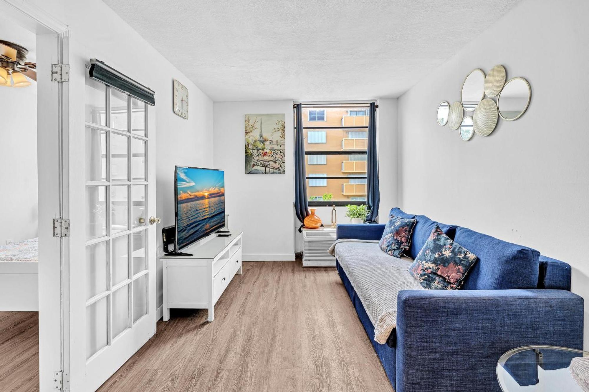 Apartment 1 Bedroom In The Location In South ! Miami Beach