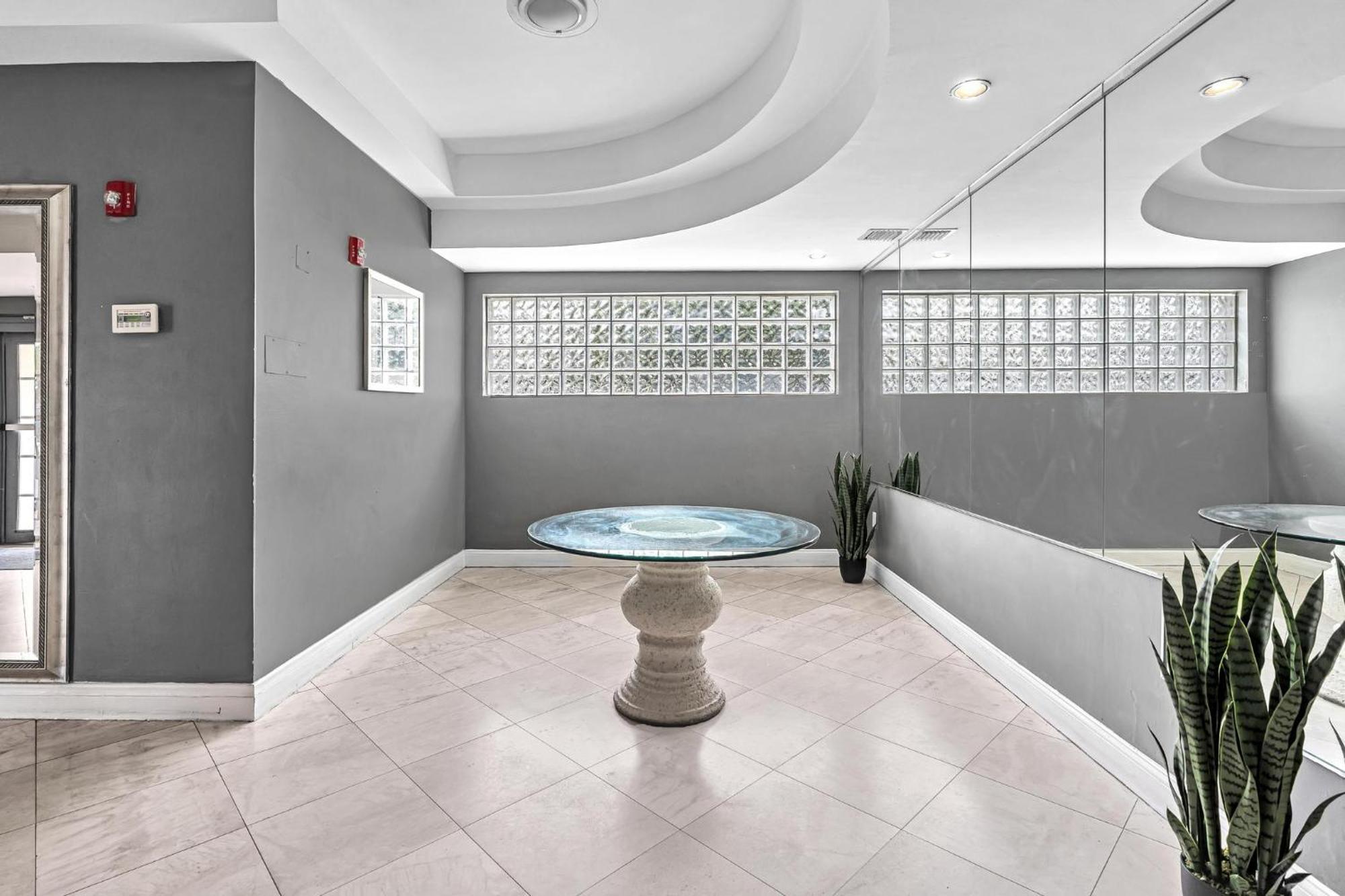 1 Bedroom In The Location In South ! Apartment *