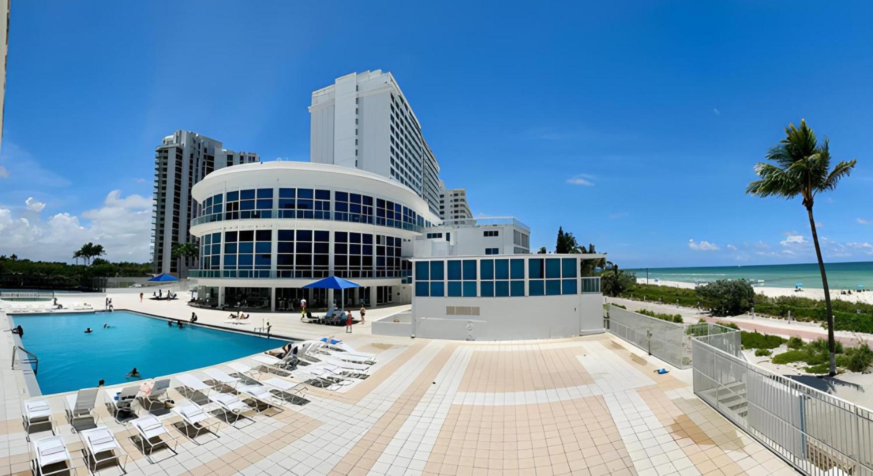 Apartment Seastays-beachfront