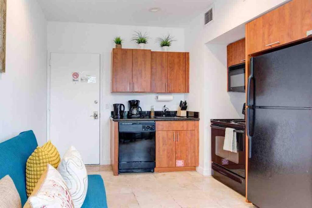 S Spot Heated Pool 2blocks To Bbq Apartment