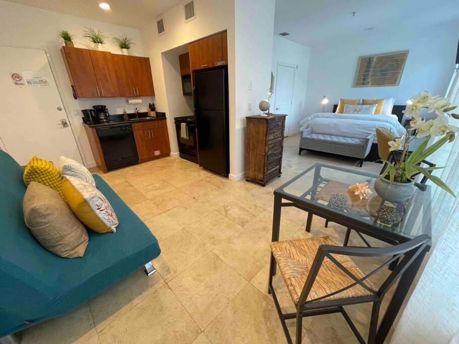 Apartment S Spot Heated Pool 2blocks To Bbq *