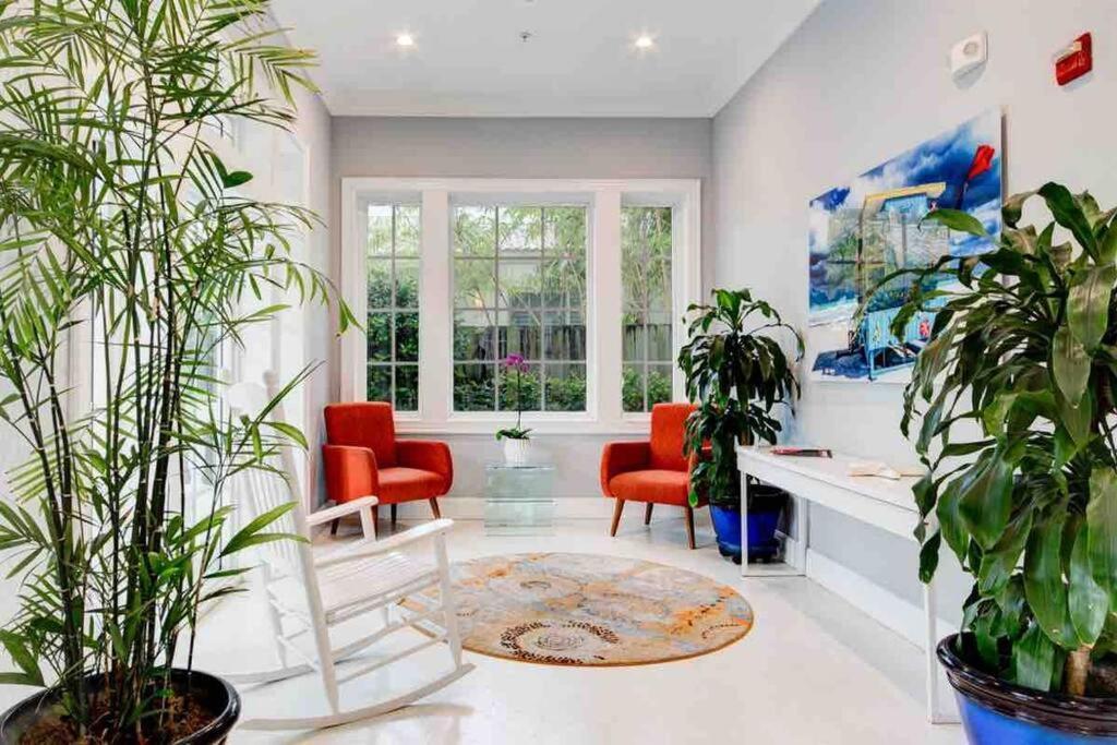 S Spot Heated Pool 2blocks To Bbq Apartment *