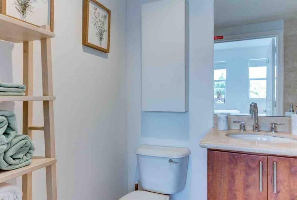 S Spot Heated Pool 2blocks To Bbq Apartment