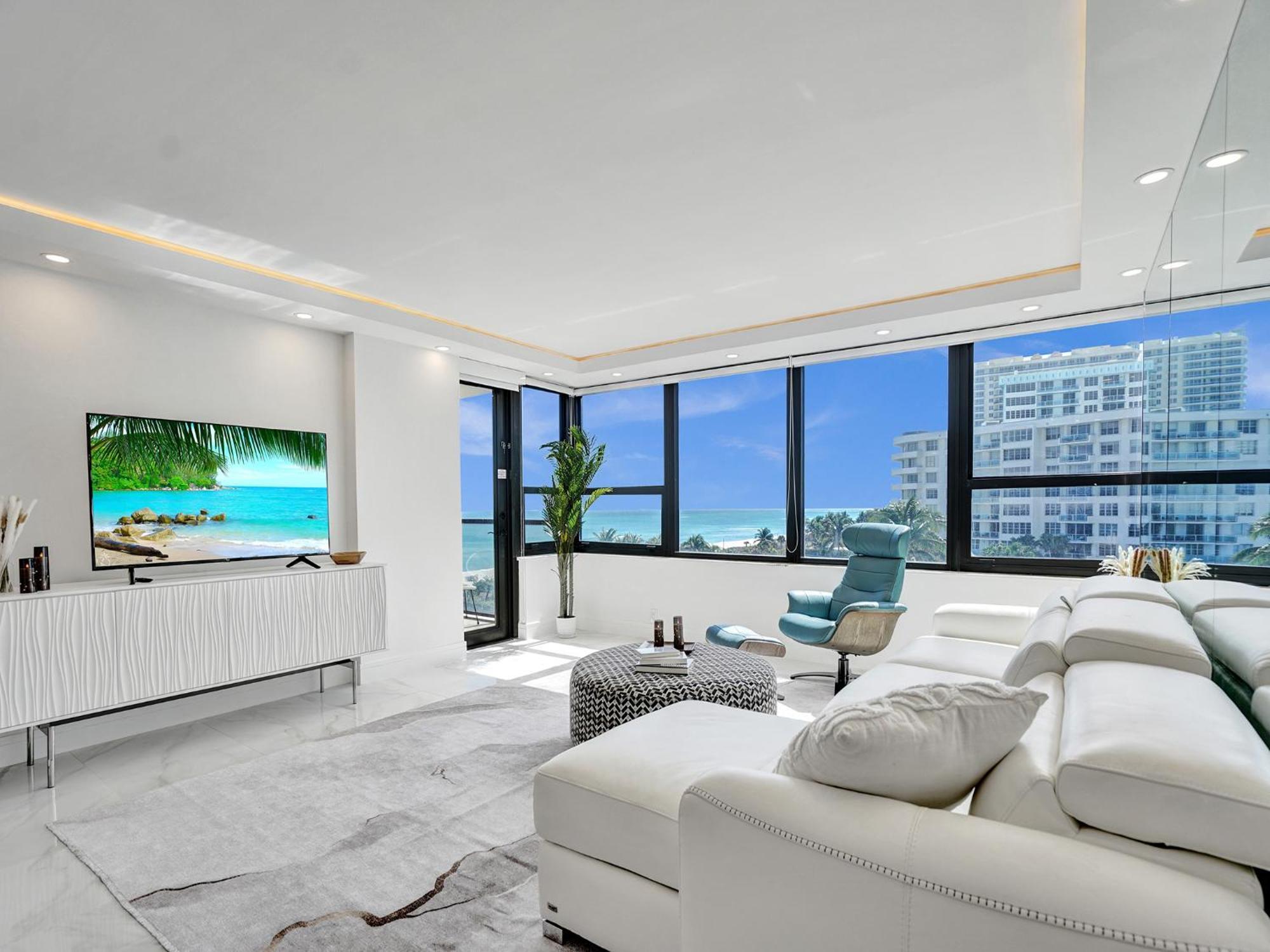 Luxury Oceanfront Magnificent Views 701 Apartment *