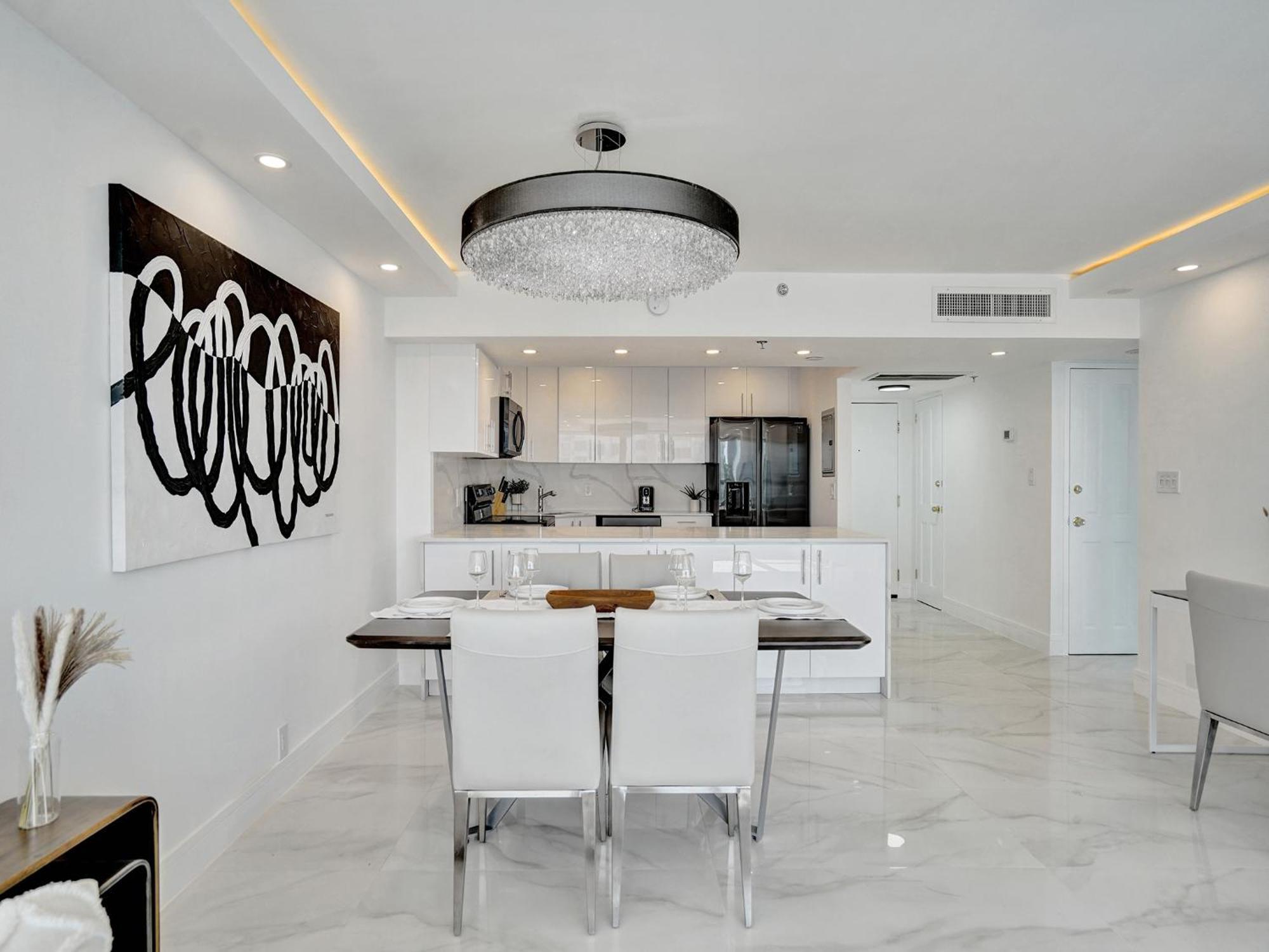 Apartment Luxury Oceanfront Magnificent Views 701 *