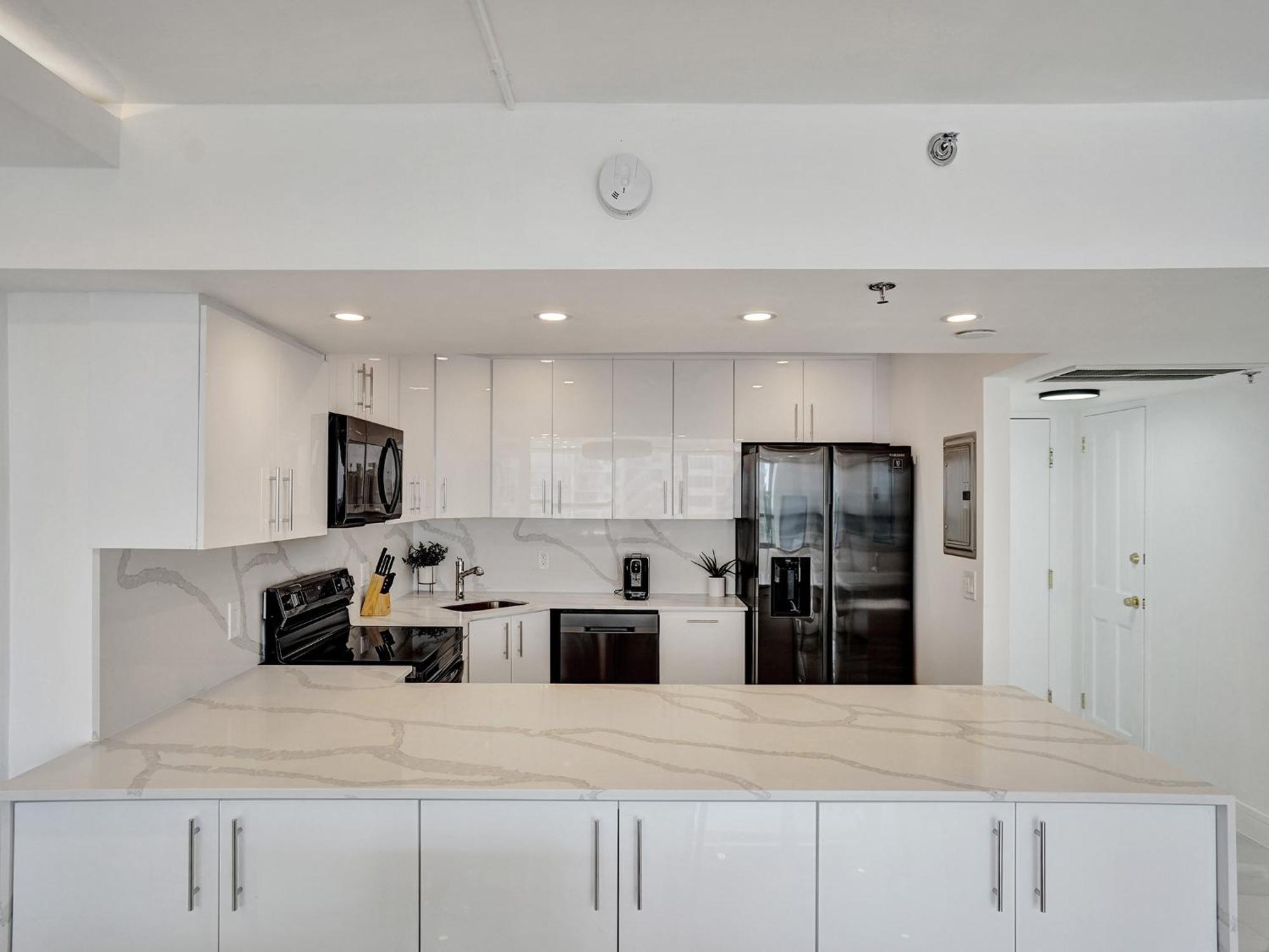 Luxury Oceanfront Magnificent Views 701 Apartment