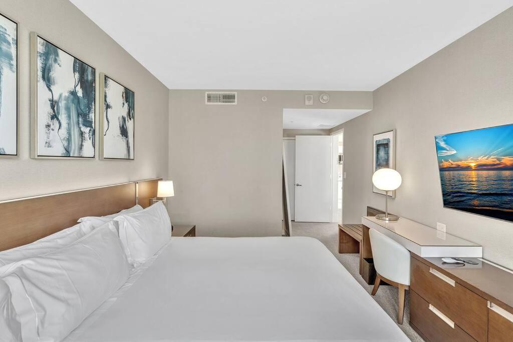 King Balcony Water Views-hosted By Sweetstay * Miami Beach