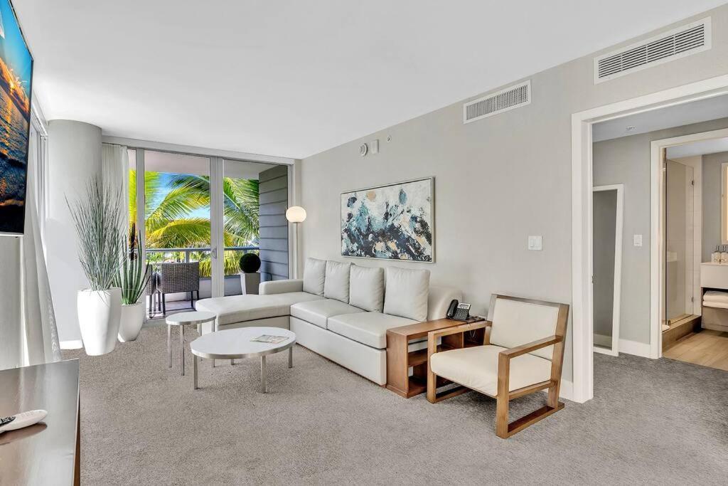 Apartment King Balcony Water Views-hosted By Sweetstay *