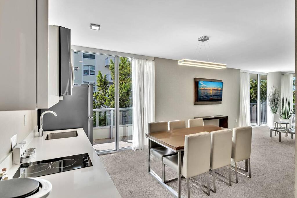 King Balcony Water Views-hosted By Sweetstay *