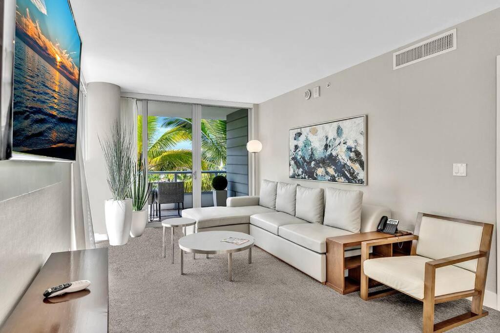 King Balcony Water Views-hosted By Sweetstay * Miami Beach
